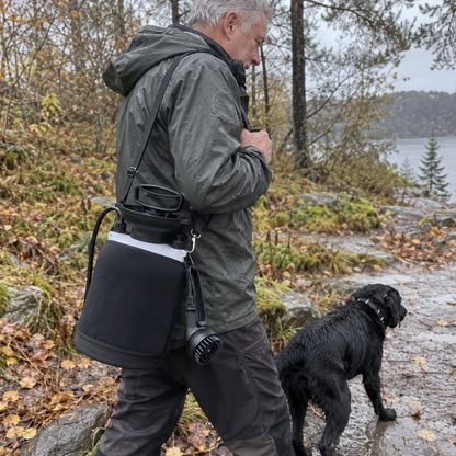 Turdusjen i isolasjonstrekk båret over skulderen på tur