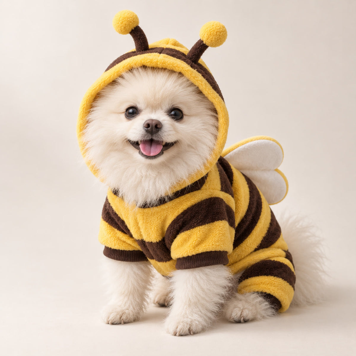 Hundehoodie i biestil, gul og brun fleece med antenner og vinger