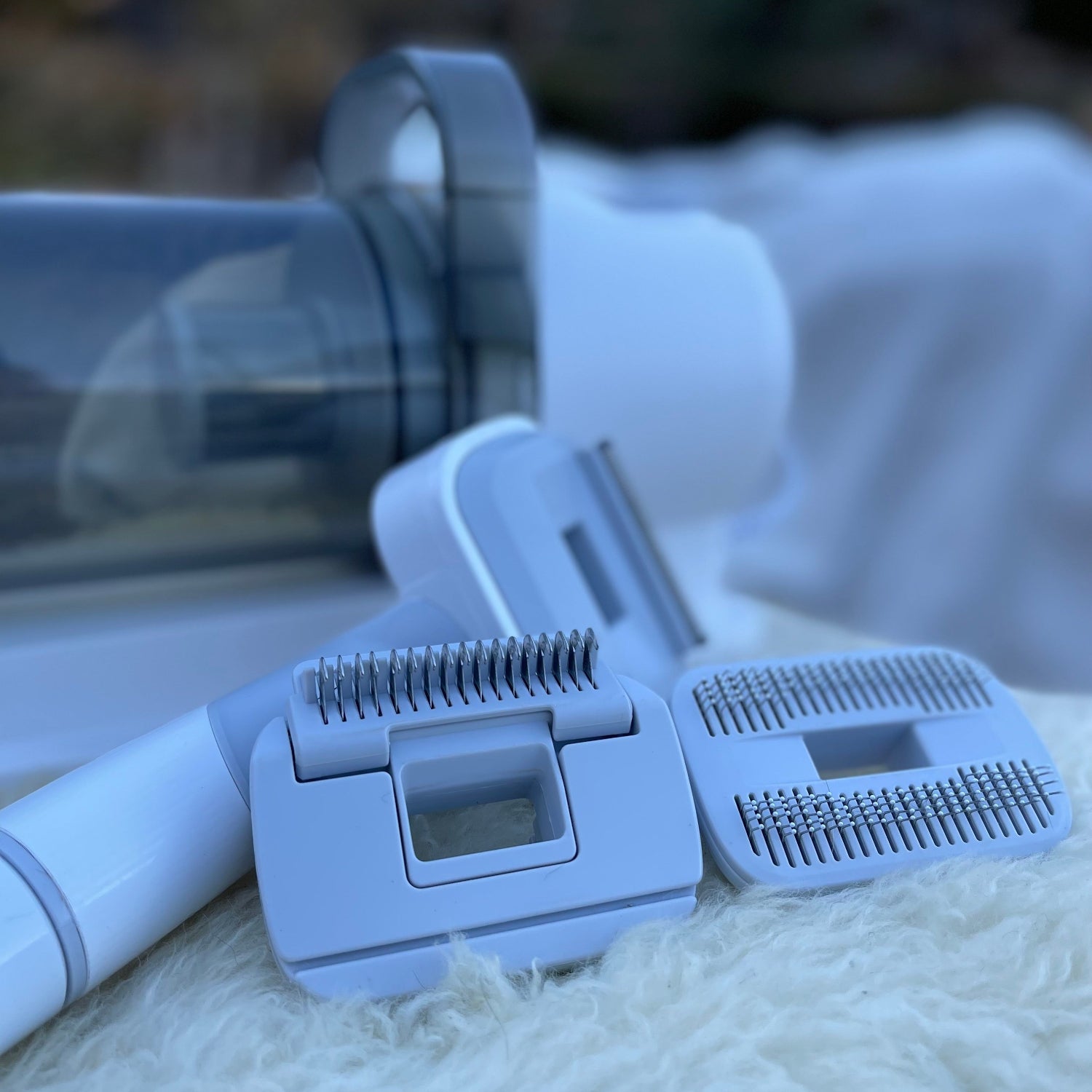 PelsVac™ Mini – Borstning och dammsugning i ett