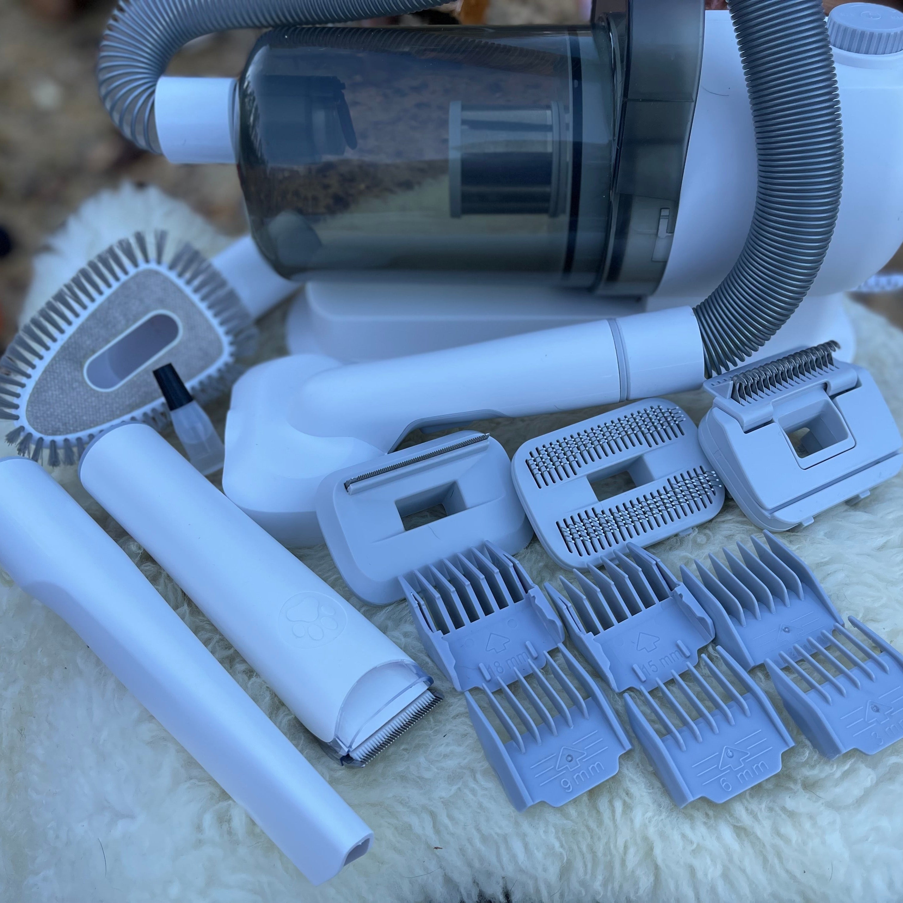 PelsVac™ – Borstning, klippning och dammsugning i ett